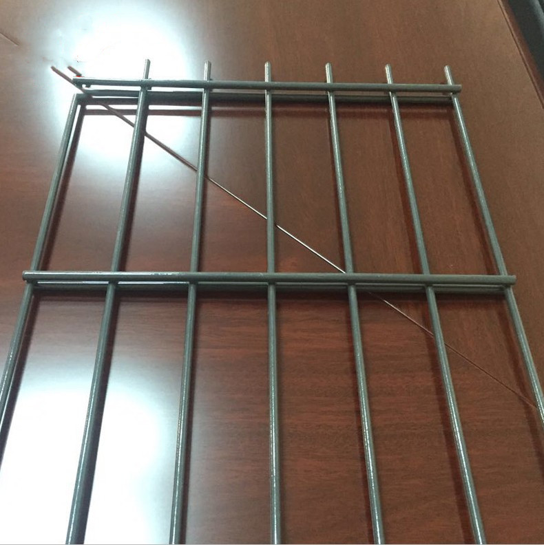 Double wire mesh fence