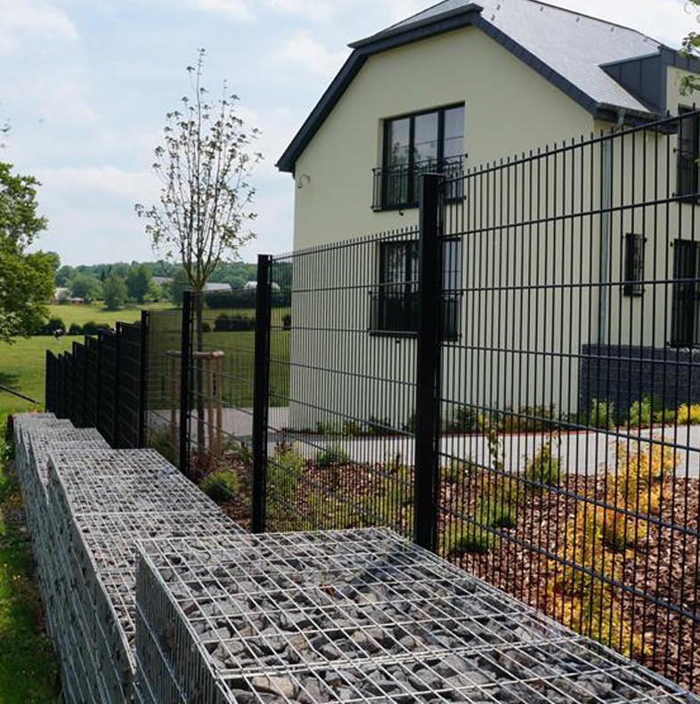 Double wire mesh fence