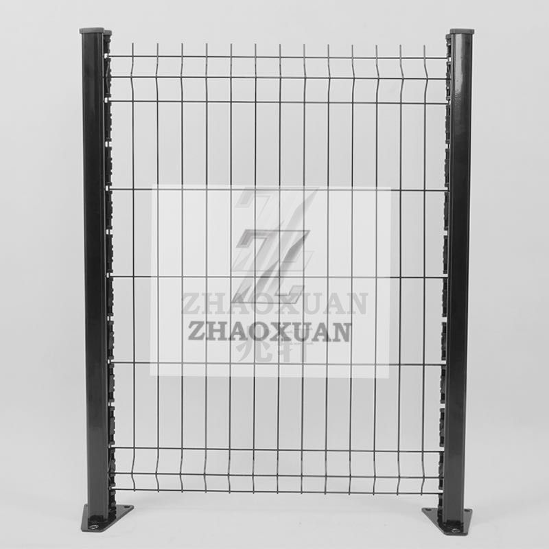 Welded wire mesh fence